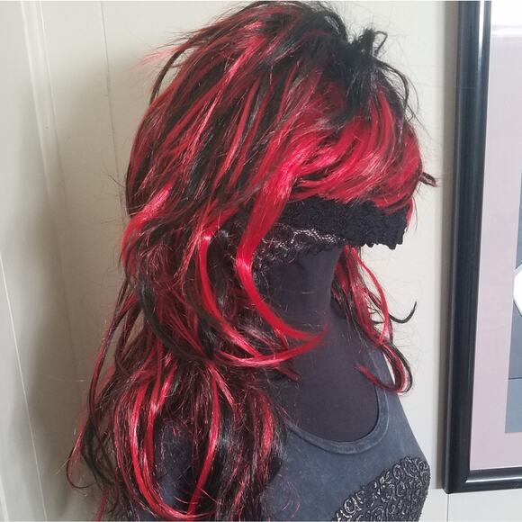 Halloween wig - Tempting Temptress - Picture 3 of 5